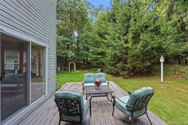 5169 Whipple Lake Road, Independence Charter Township, MI 48348