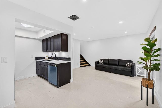 5611 NW 21st Street 8-a, Lauderhill, FL 33313
