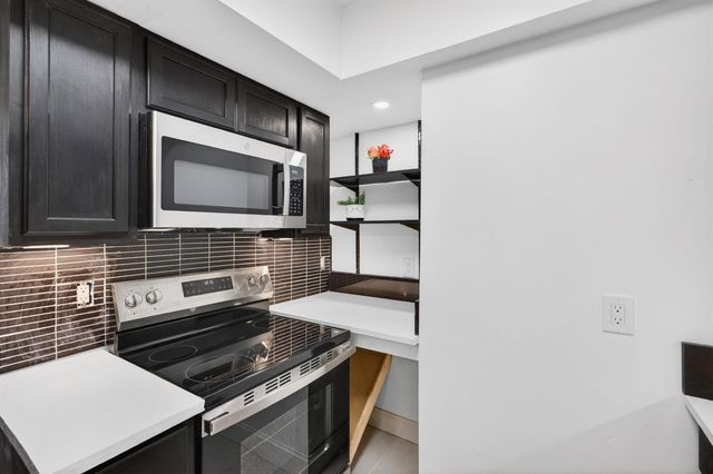 5611 NW 21st Street 8-a, Lauderhill, FL 33313