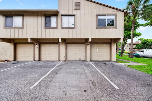 5611 NW 21st Street 8-a, Lauderhill, FL 33313