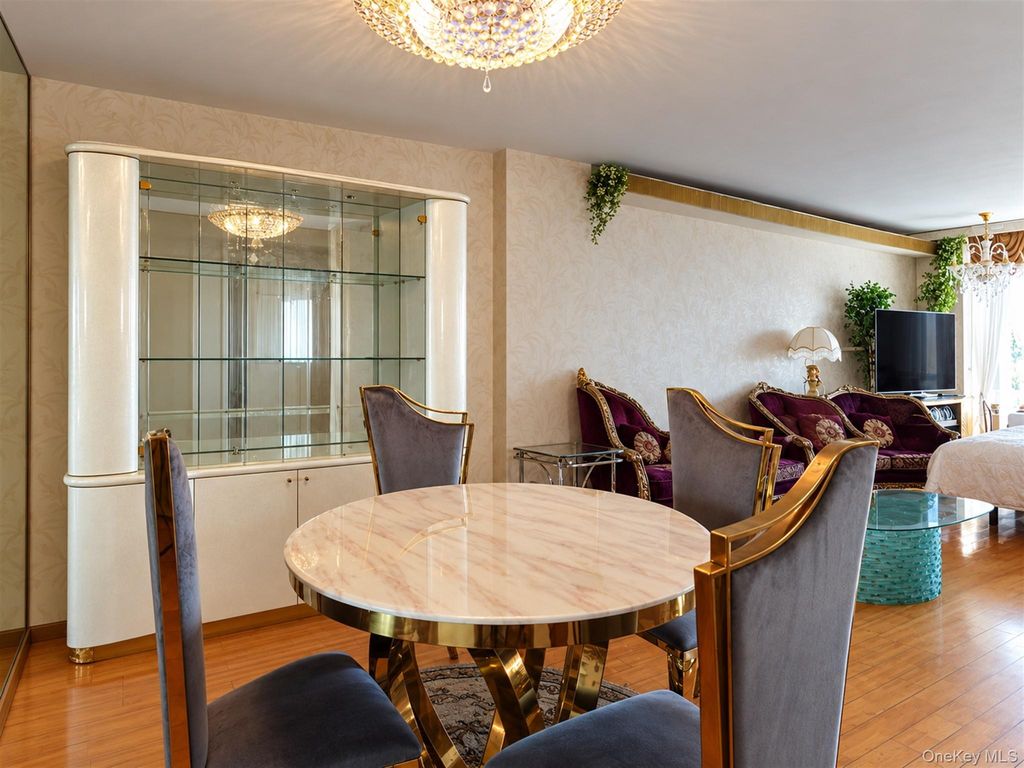 61-20 Grand Central Parkway C1102, Forest Hills, NY 11375 — photo 3