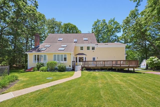 8 Turner Hill Road, Medfield, MA 02052