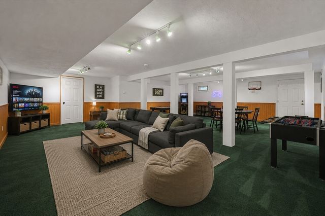 8 Turner Hill Road, Medfield, MA 02052