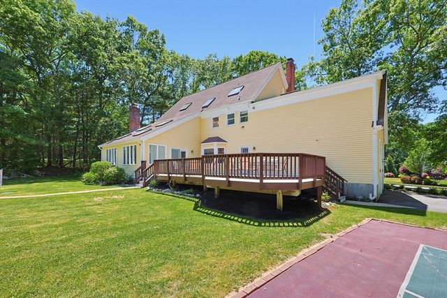 8 Turner Hill Road, Medfield, MA 02052