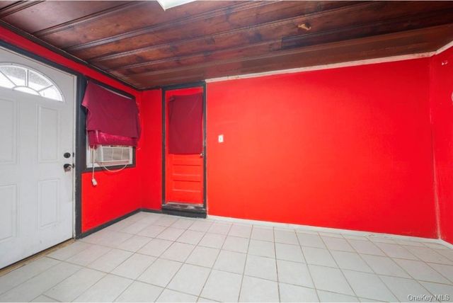 225 Windsor Parkway, Hempstead, NY 11550