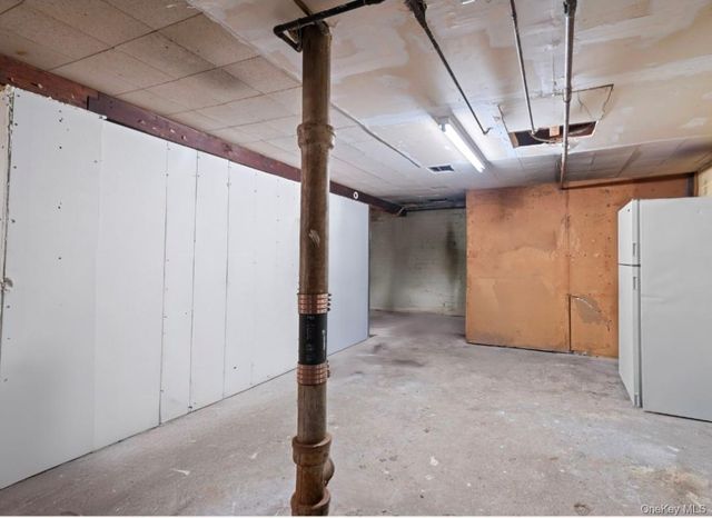 225 Windsor Parkway, Hempstead, NY 11550