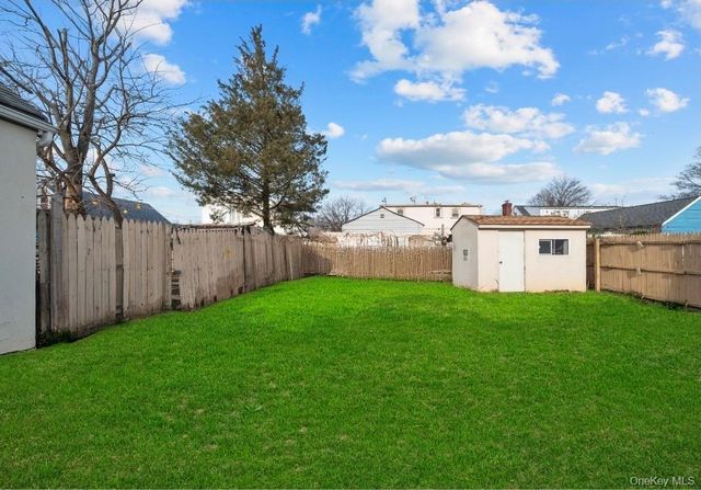 225 Windsor Parkway, Hempstead, NY 11550