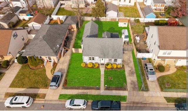 225 Windsor Parkway, Hempstead, NY 11550