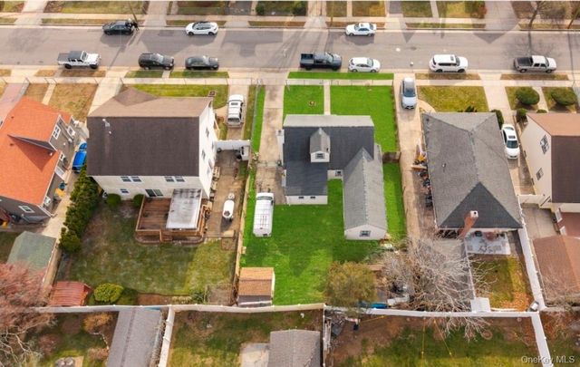 225 Windsor Parkway, Hempstead, NY 11550