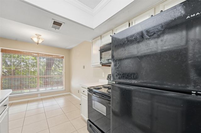 2505 Wedglea Drive 232, Dallas, TX 75211