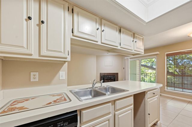 2505 Wedglea Drive 232, Dallas, TX 75211