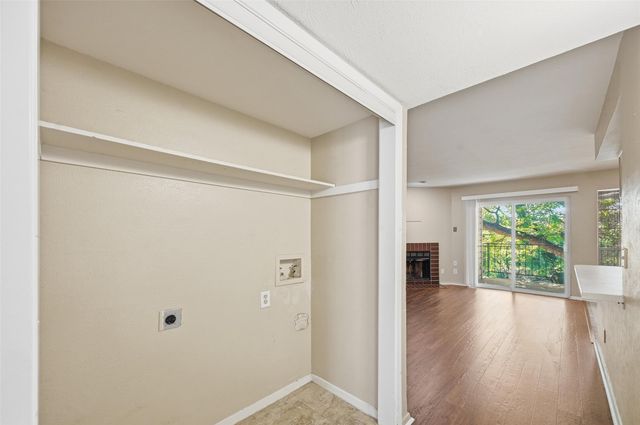 2505 Wedglea Drive 232, Dallas, TX 75211