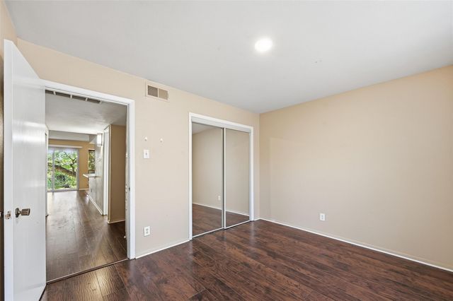 2505 Wedglea Drive 232, Dallas, TX 75211