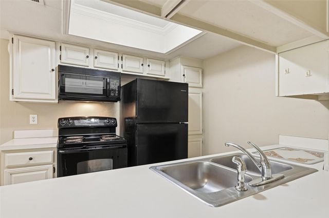 2505 Wedglea Drive 232, Dallas, TX 75211