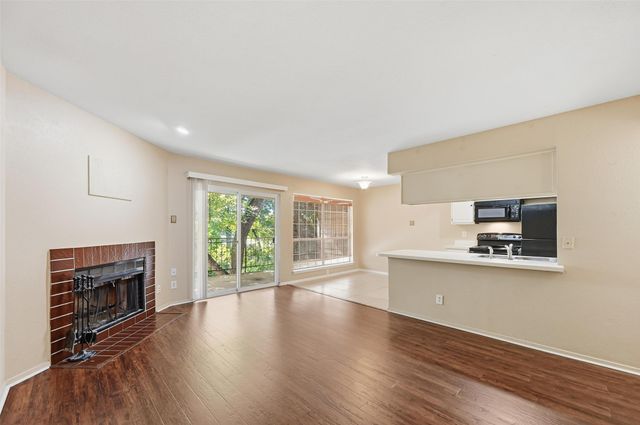 2505 Wedglea Drive 232, Dallas, TX 75211