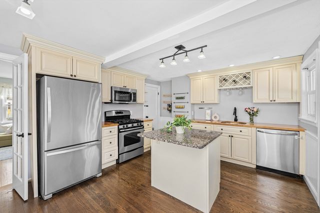 33 Bromfield Steet 33, Watertown, MA 02472