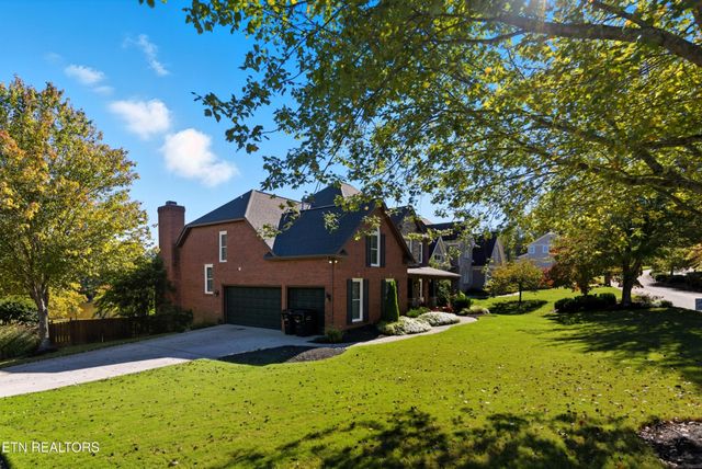 2800 Green Heron Blvd, Knoxville, TN 37938