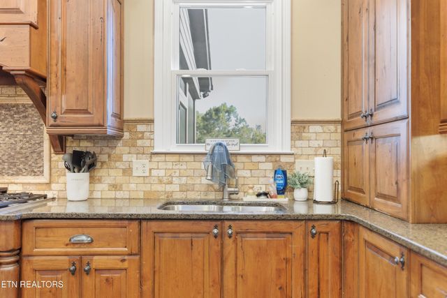 2800 Green Heron Blvd, Knoxville, TN 37938