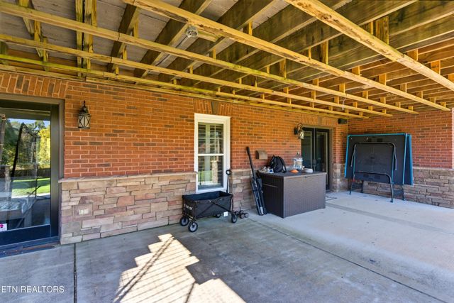 2800 Green Heron Blvd, Knoxville, TN 37938