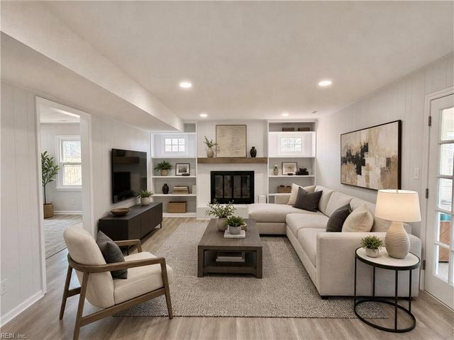 251 S Parliament DR, Virginia Beach, VA 23462