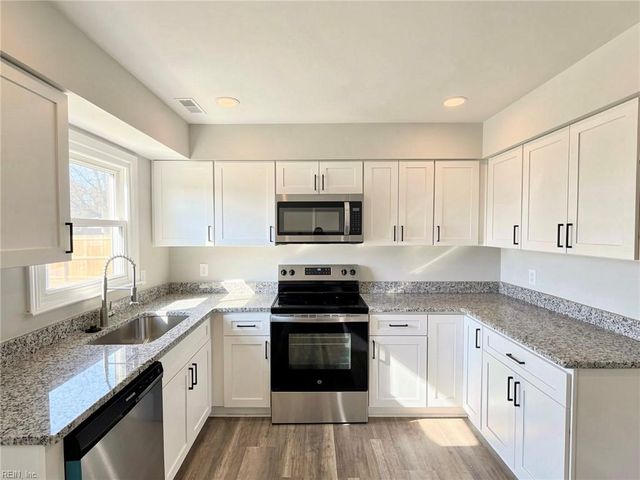 251 S Parliament DR, Virginia Beach, VA 23462