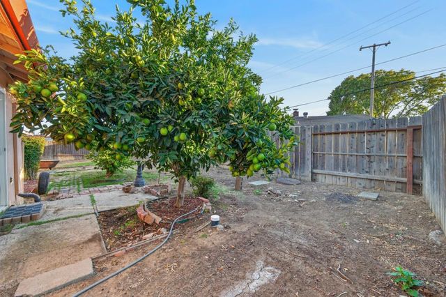 7056 Amherst St, Sacramento, CA 95822