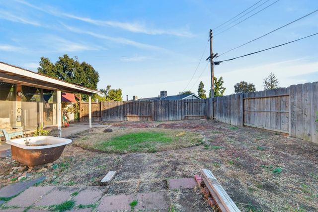 7056 Amherst St, Sacramento, CA 95822