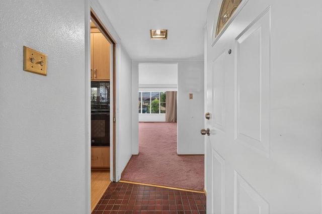 7056 Amherst St, Sacramento, CA 95822
