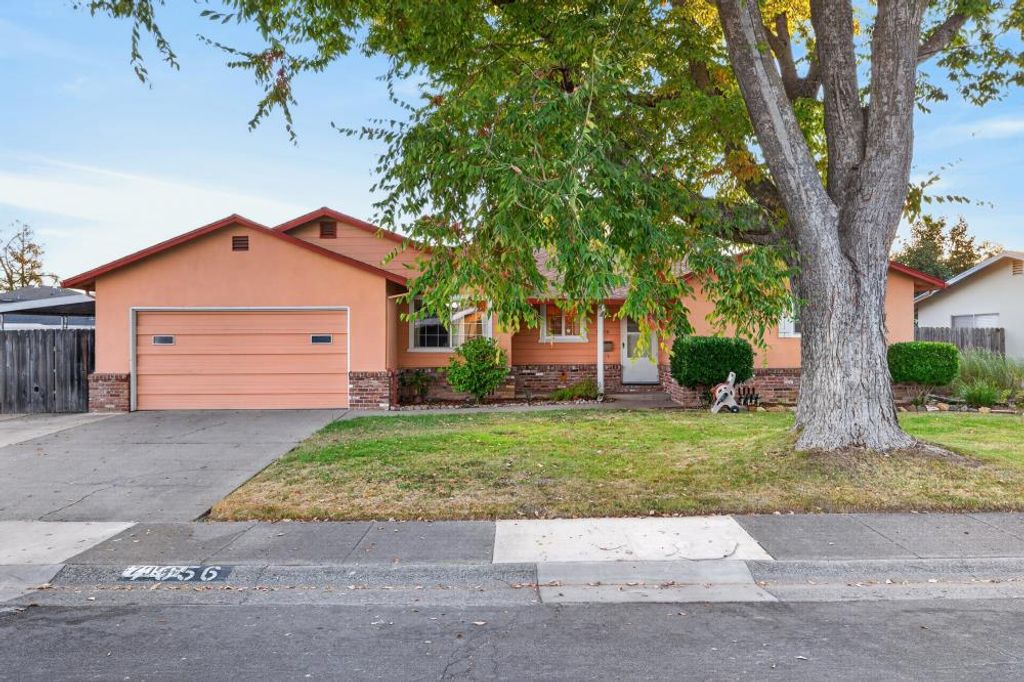 7056 Amherst St, Sacramento, CA 95822