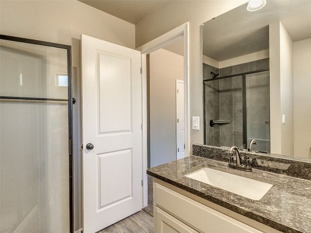 104656 S Pimlico Pass, Mcloud, OK 74851