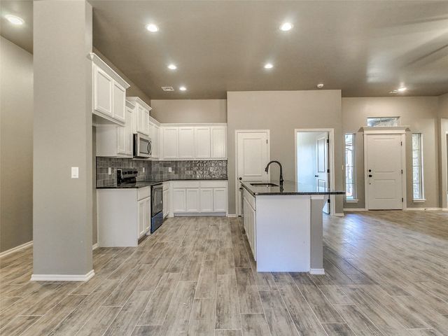 104656 S Pimlico Pass, Mcloud, OK 74851