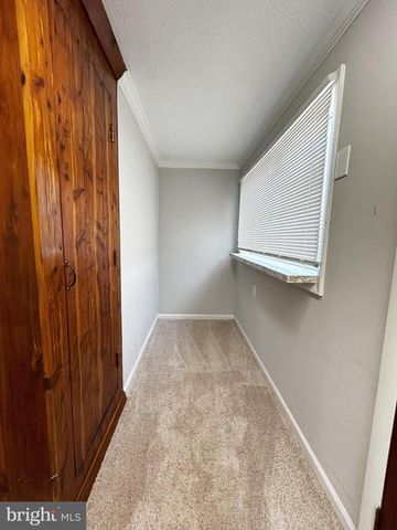 1843 S LAKESHORE DR, Louisa, VA 23093