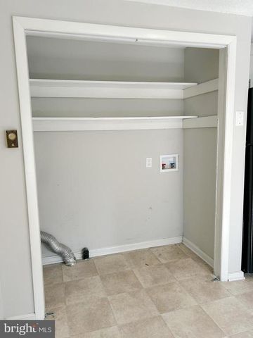 1843 S LAKESHORE DR, Louisa, VA 23093
