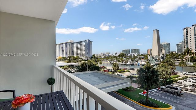 300 Bayview Dr 307, Sunny Isles Beach, FL 33160