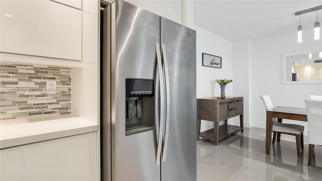 300 Bayview Dr 307, Sunny Isles Beach, FL 33160