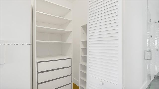 300 Bayview Dr 307, Sunny Isles Beach, FL 33160
