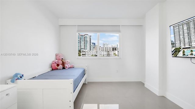 300 Bayview Dr 307, Sunny Isles Beach, FL 33160