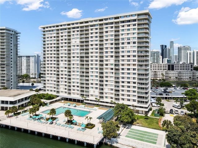 300 Bayview Dr 307, Sunny Isles Beach, FL 33160
