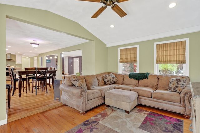 21 Fairbanks Rd, Chelmsford, MA 01824