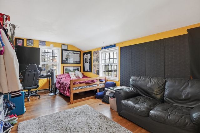 21 Fairbanks Rd, Chelmsford, MA 01824