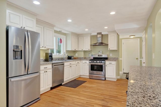 21 Fairbanks Rd, Chelmsford, MA 01824