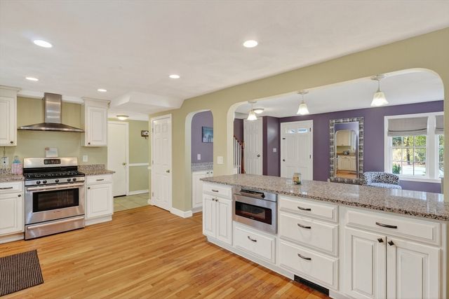 21 Fairbanks Rd, Chelmsford, MA 01824