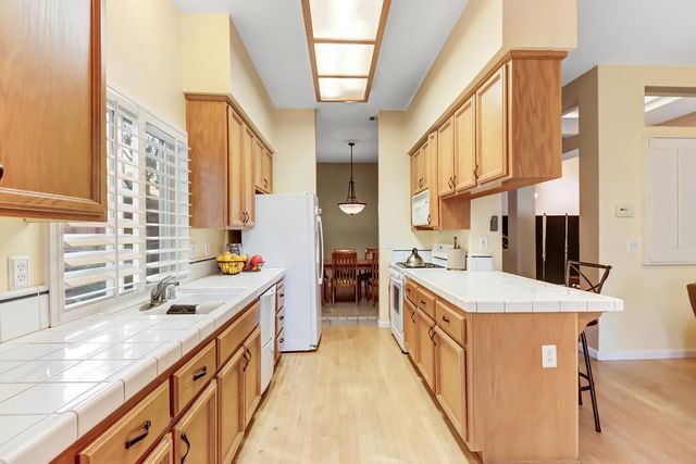 3404 Grimshaw Way, Elk Grove, CA 95758