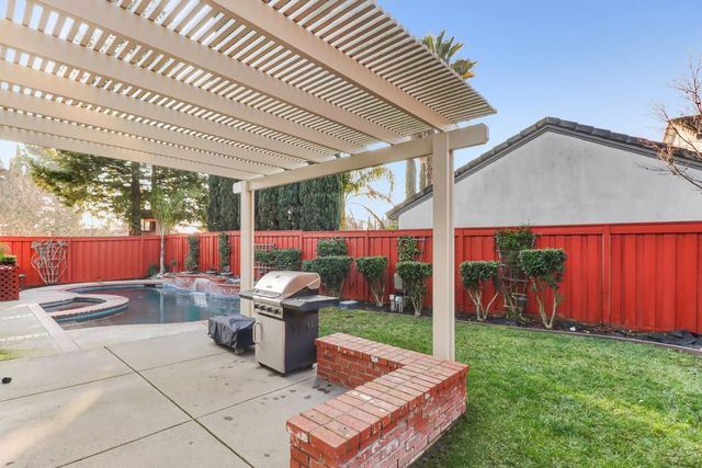 3404 Grimshaw Way, Elk Grove, CA 95758