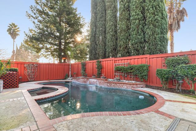 3404 Grimshaw Way, Elk Grove, CA 95758