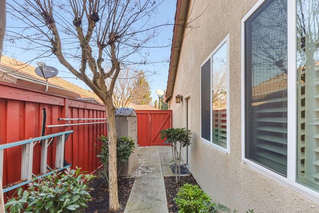 3404 Grimshaw Way, Elk Grove, CA 95758