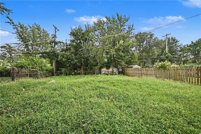 619 S Ash Avenue, Independence, MO 64053