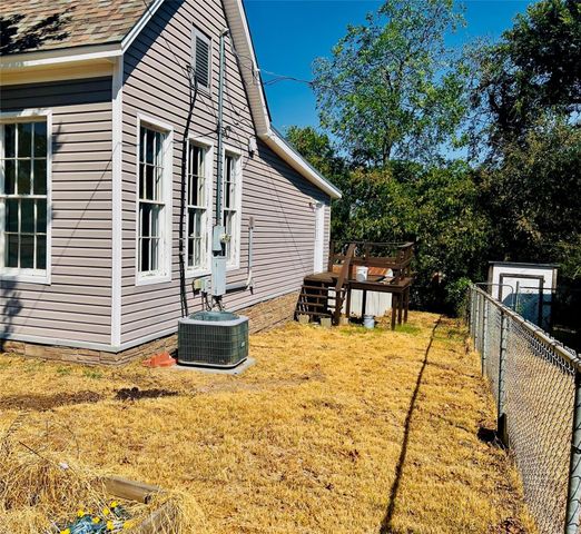 1530 W Woodard Street, Denison, TX 75020