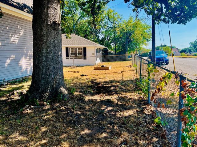 1530 W Woodard Street, Denison, TX 75020