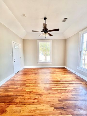 1530 W Woodard Street, Denison, TX 75020